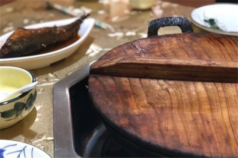 鄉(xiāng)土情鐵鍋燜面