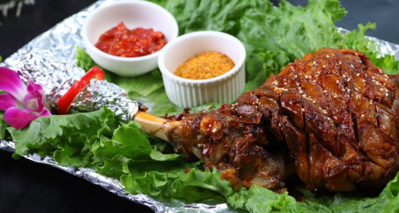 韃子炭火烤羊腿