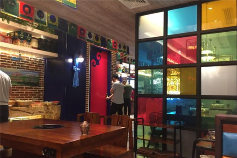 月光下的氈房火鍋