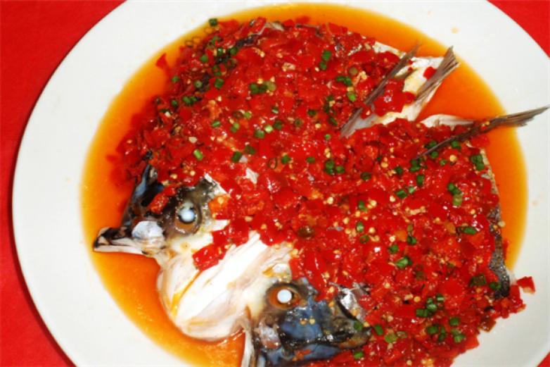 飯桌故事剁椒魚頭