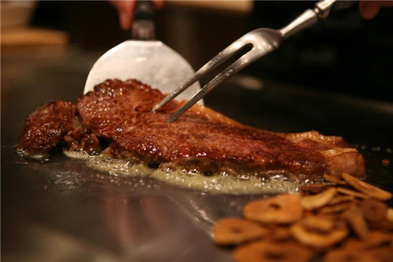 滋滋宴語(yǔ)歡樂(lè)鐵板燒