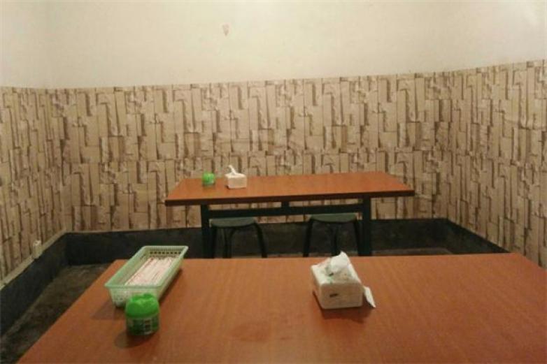 一棒手造飯團(tuán)