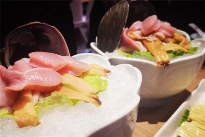 笨小滿鮑魚雞火鍋