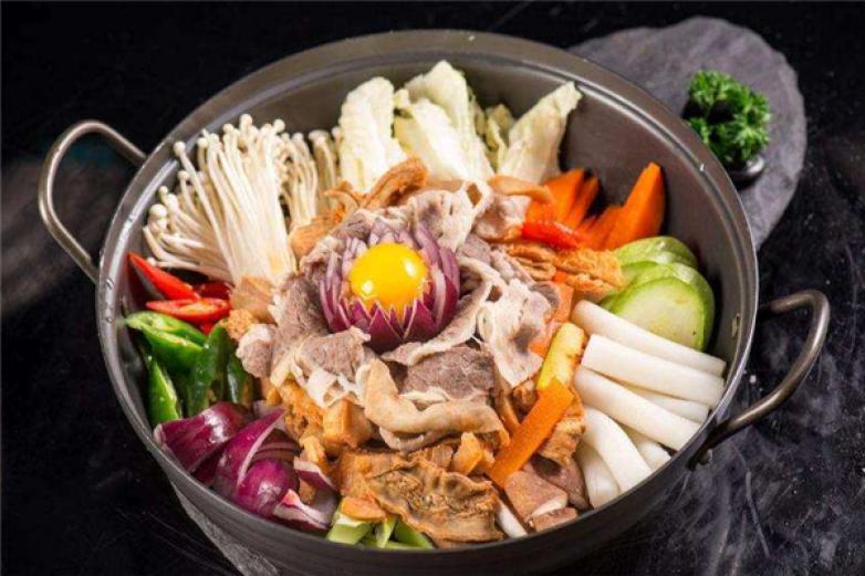 趣涮旋轉(zhuǎn)火鍋