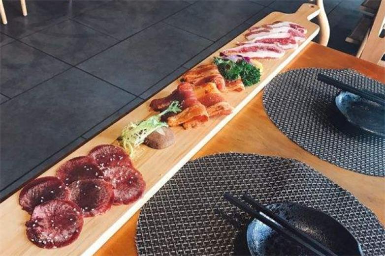 赤舌炭火燒肉酒場