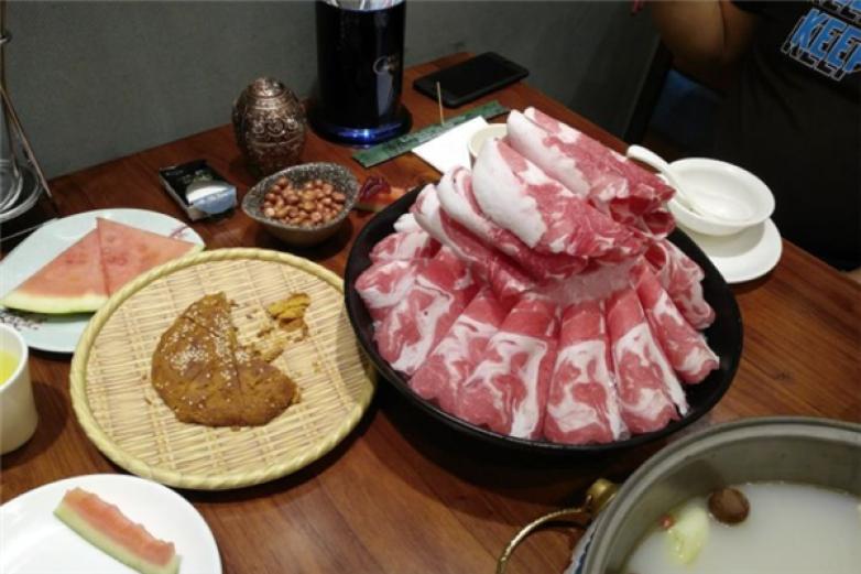 月光下的氈房火鍋