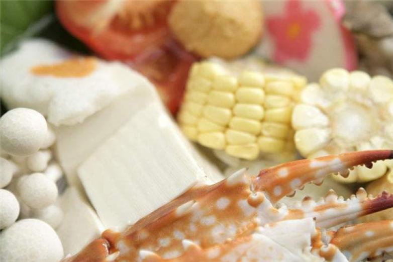 鮮煮藝自助旋轉(zhuǎn)小火鍋