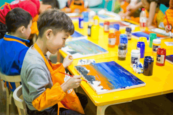 海貍七色花國(guó)際少兒美校