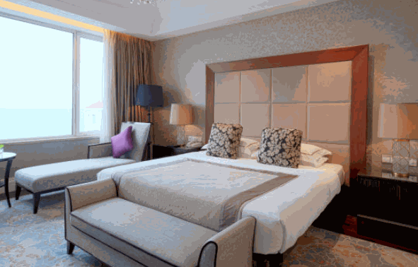 貫通現(xiàn)代酒店