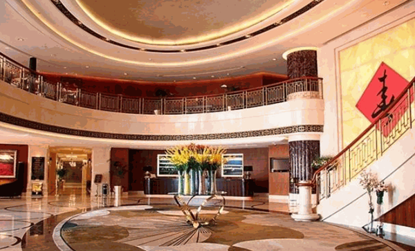 貫通現(xiàn)代酒店