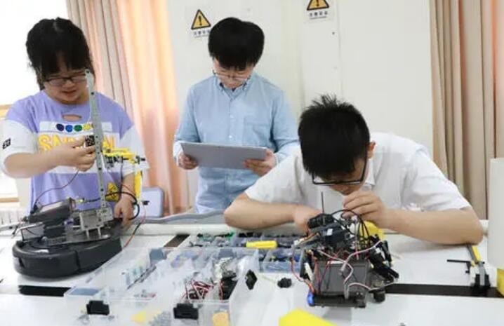 高博機(jī)器人教育