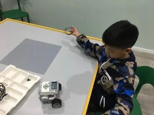 碼小高機(jī)器人