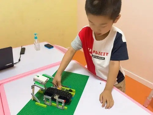 碼小高機(jī)器人