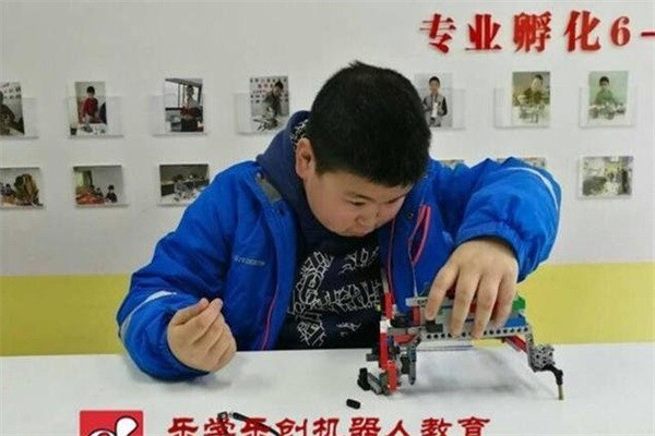 創(chuàng)樂機器人