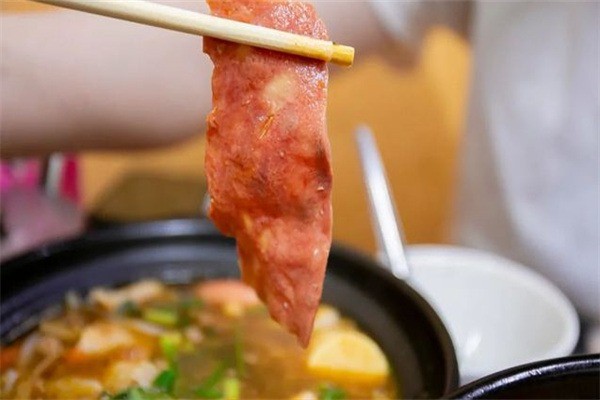 吳瑾萱砂鍋麻辣燙