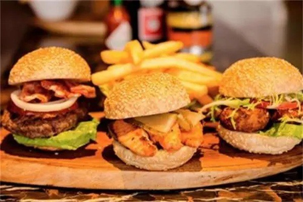 三個(gè)歐巴的炸雞漢堡