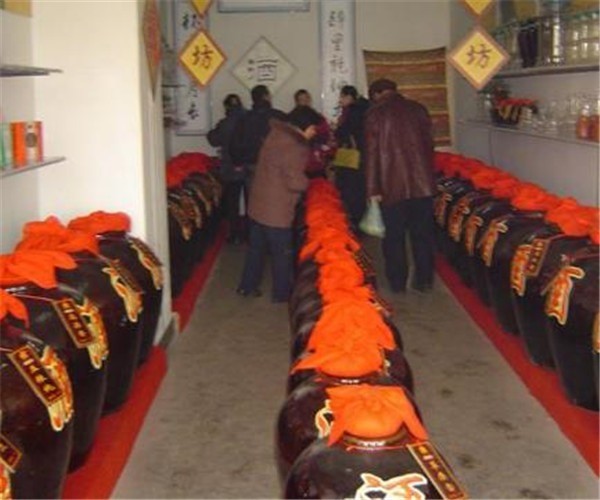 萬(wàn)古泉散白酒