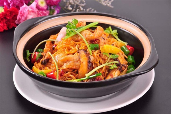 滋溜溜鐵鍋燜面