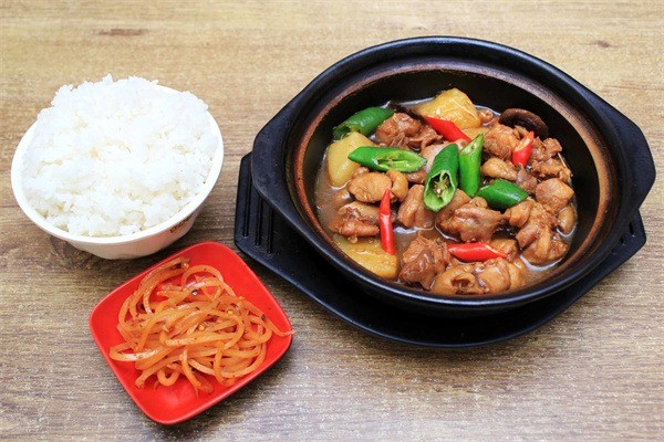 蘇大炮黃燜雞米飯