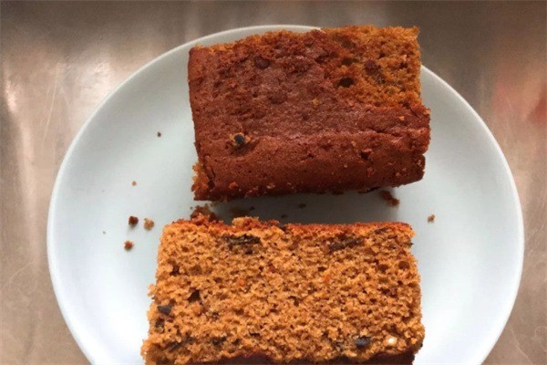 滿(mǎn)滿(mǎn)元?dú)鈼椄? /></p><p>這里主打的是棗糕、發(fā)糕、焙子以及可愛(ài)的卡通饃饃，用簡(jiǎn)單的食材做出不平凡的味道，這里所有的棗都是選用上等和田大棗，搭配有機(jī)牛奶與雞蛋，口感香甜，不添加任何香料，味道自然醇香，所有的棗糕現(xiàn)做現(xiàn)賣(mài)，顧客可以通過(guò)柜臺(tái)看到制作全過(guò)程。</p><p><img src=