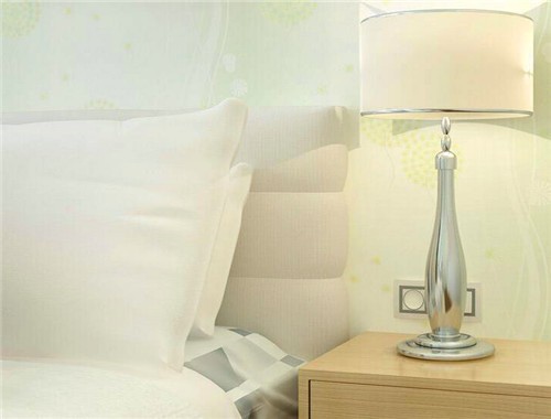 美紙?jiān)幢诩? /><br></p><p>公司擁有數(shù)條現(xiàn)代化壁紙專(zhuān)業(yè)生產(chǎn)線，選用德、意、韓精制印、壓花輥筒，不斷加大新科技、新材料、新工藝的創(chuàng)立，利用歐洲高水準(zhǔn)的生產(chǎn)技術(shù)和嚴(yán)密的質(zhì)量監(jiān)控體系，建立個(gè)性化、時(shí)裝化、專(zhuān)業(yè)化的主題服務(wù)模式，能夠生產(chǎn)滿(mǎn)足不同層次、不同消費(fèi)群體、不同地域風(fēng)格情調(diào)需要的各種壁紙，產(chǎn)品遠(yuǎn)銷(xiāo)國(guó)內(nèi)外多個(gè)地區(qū)，是行業(yè)內(nèi)的實(shí)力派企業(yè)。</p><p><img src=