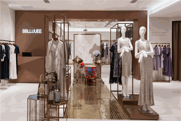 粉藍(lán)衣櫥女裝