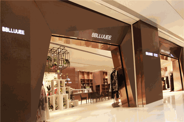 粉藍(lán)衣櫥女裝