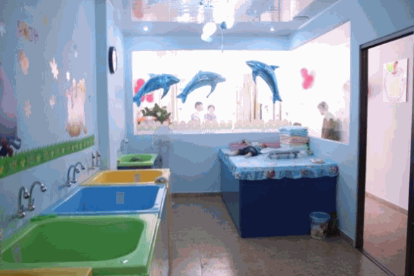 小精靈嬰兒游泳館