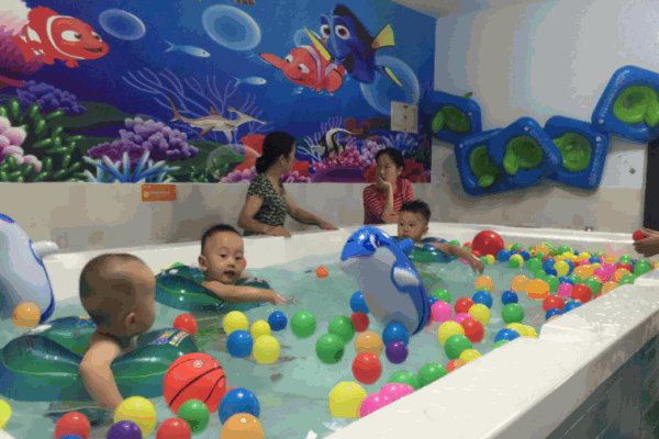 小精靈嬰兒游泳館