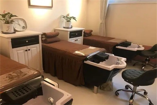 東方本草頭療養(yǎng)生館