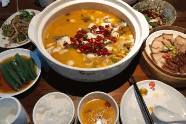 花椒樹(shù)下砂鍋魚(yú)