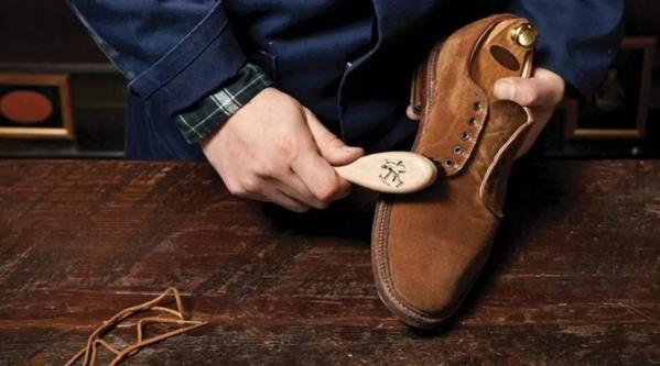 金羽毛皮具護(hù)理