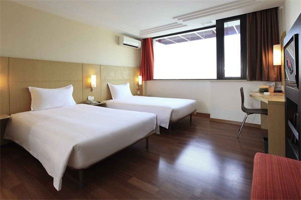 宜必思高級(jí)酒店