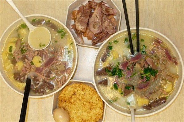 鴨得堡鴨血粉絲湯