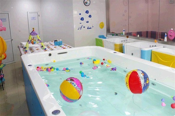 圓寶貝嬰兒游泳