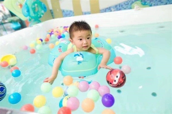 圓寶貝嬰兒游泳