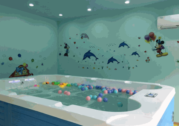 愛(ài)心島嬰兒游泳館