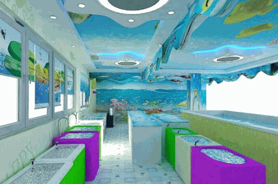 愛(ài)心島嬰兒游泳館