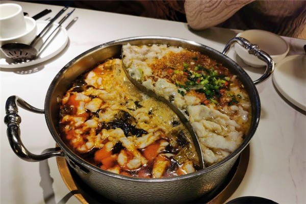 酸點(diǎn)老壇酸菜魚