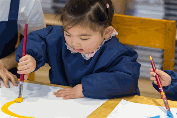 藝童創(chuàng)意美術(shù)