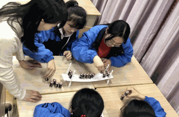 菁橋?qū)W院英語(yǔ)STEM編程