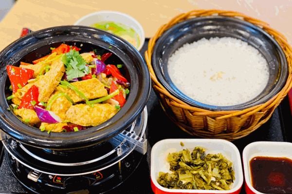 一碗稻谷煲仔飯