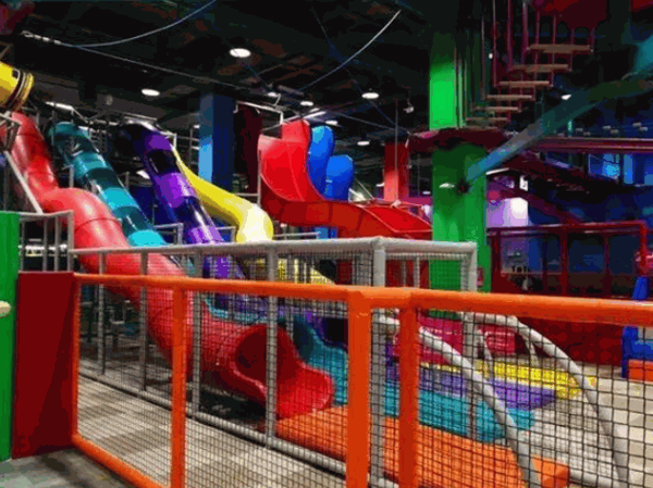 巨霸?xún)和瘶?lè)園