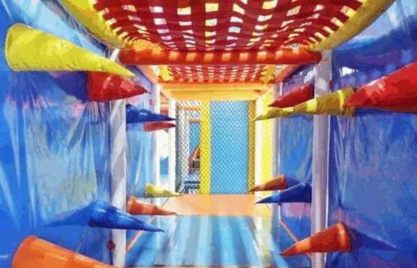 巨霸?xún)和瘶?lè)園