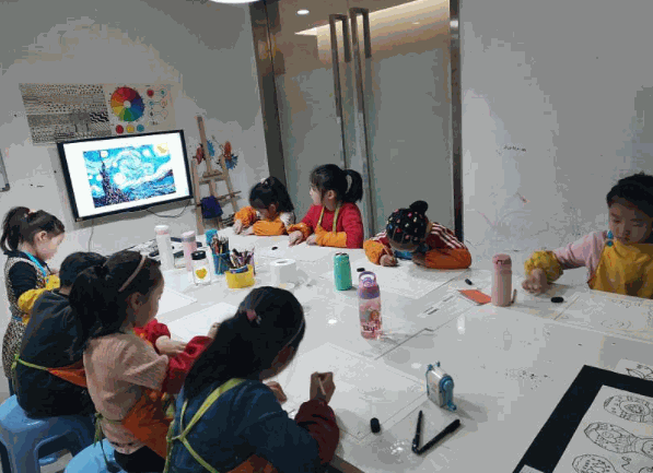 藍(lán)湖藝術(shù)中心