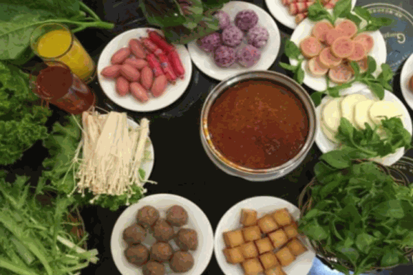 千回百轉(zhuǎn)旋轉(zhuǎn)小火鍋