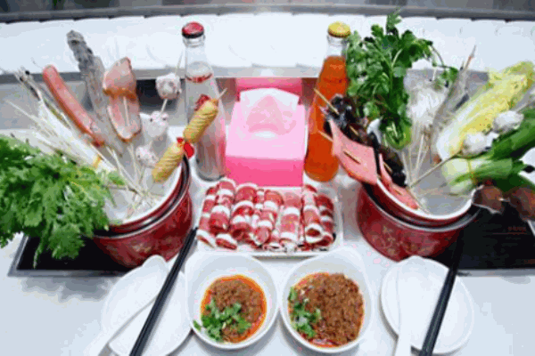 千回百轉(zhuǎn)旋轉(zhuǎn)小火鍋