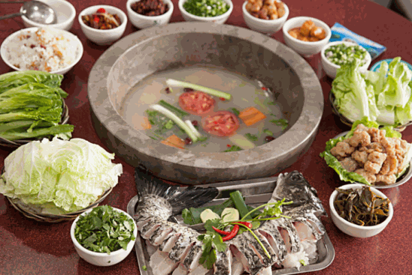 柴火石鍋魚火鍋