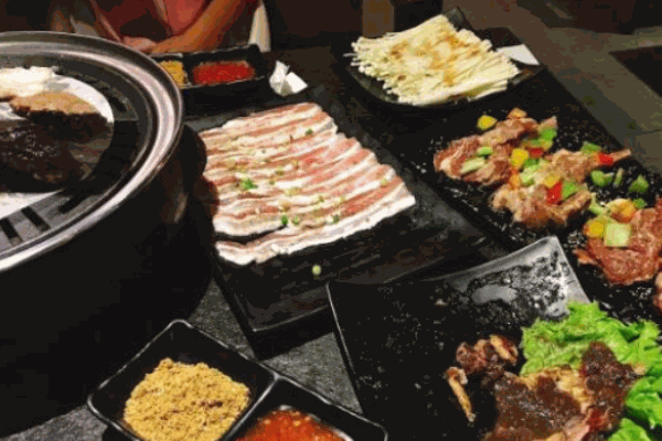 火炙團(tuán)烤肉店