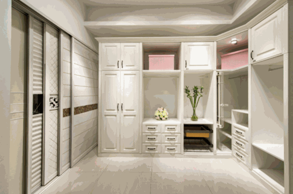 意萬(wàn)仕衣柜